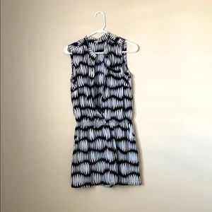 Halogen black and white Short stretchy waist romper geometric fabric modern